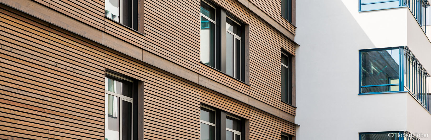 Holzfassade, AKH Stationsgebäude Süd © Robert Tober