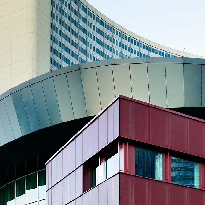 Konferenzgebäude VIC-M vor dem Vienna International Centre © Robert Tober