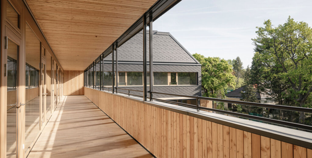 Rudolf Steiner Schule · Umbau und Erweiterung · Laubengang und Fluchtweg · Fotograf: Aldo Amoretti