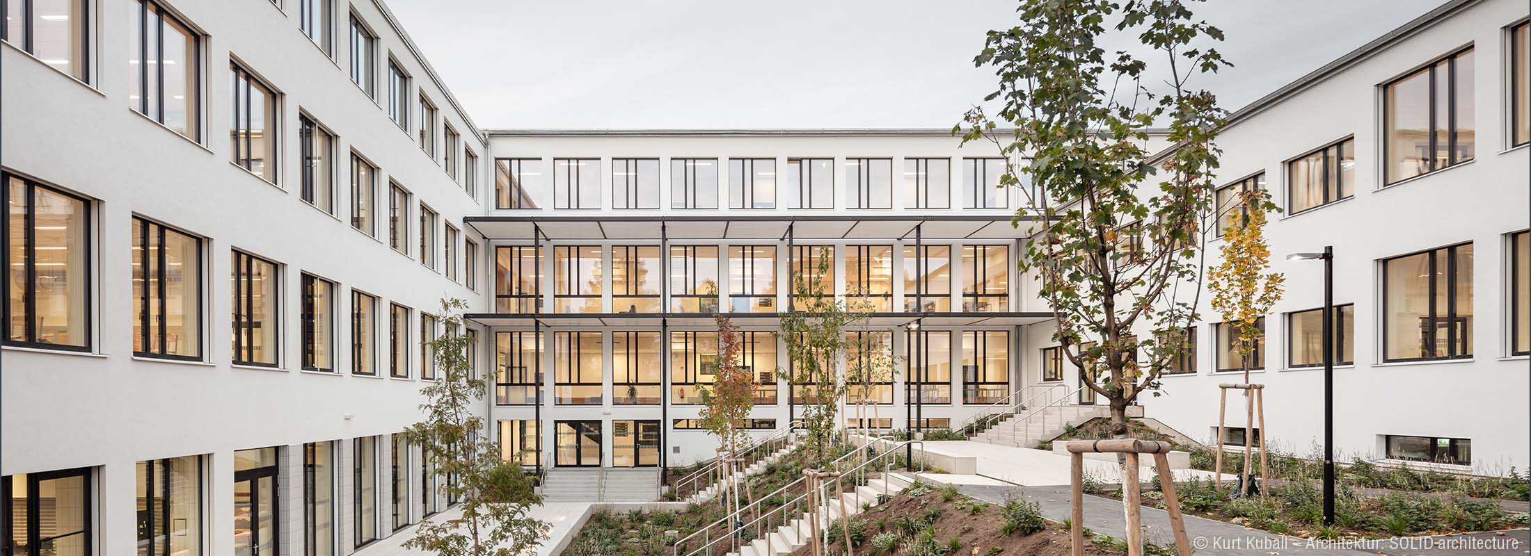 AHS Ettenreichgasse, Innenhof · Foto: Kurt Kuball · SOLID architecture