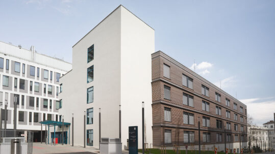 AKH Wien Stationsgebäude Süd · Foto: Robert Tober